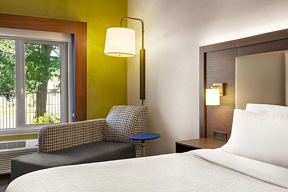 Holiday Inn Express and Suites Redding By IHG