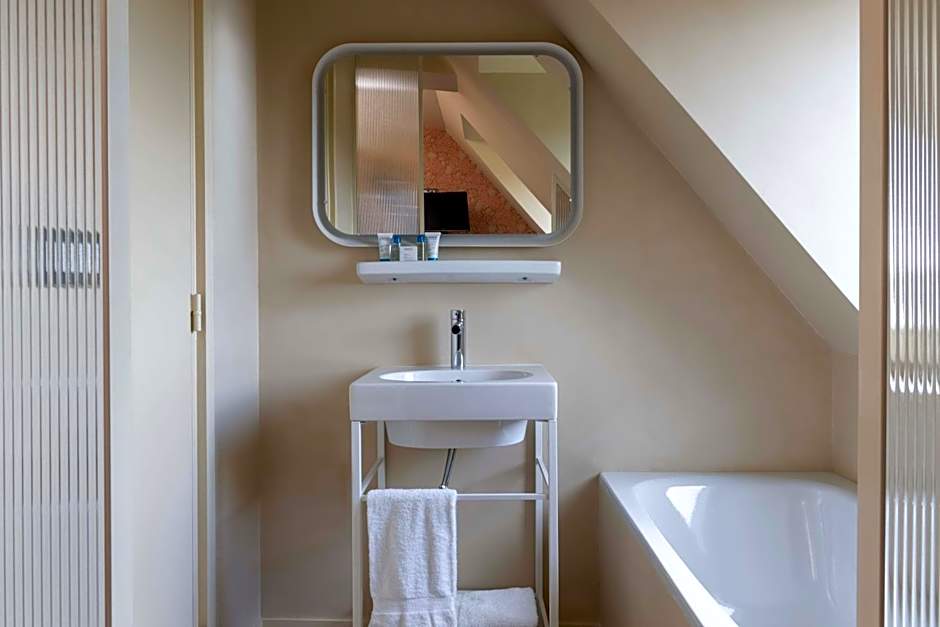 Le Petit Beaumarchais Hotel & Spa