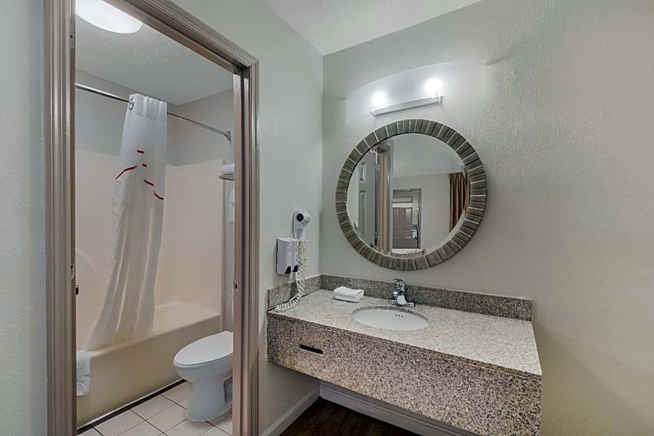 Red Roof Inn Crossville