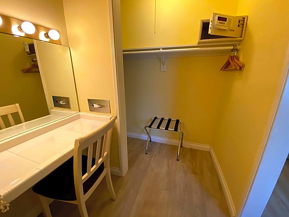 Hollywood Celebrity Hotel