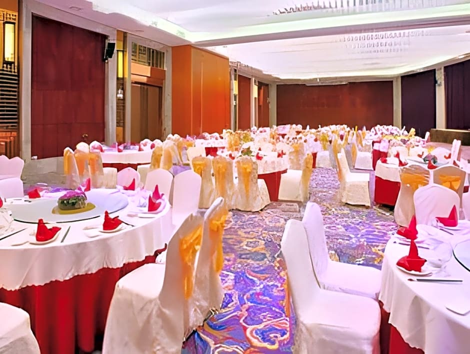 Days Hotel and Suites Yangjiang