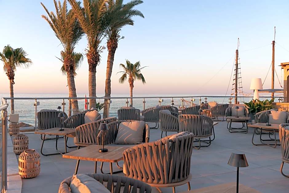 High Beach White - Adults Only