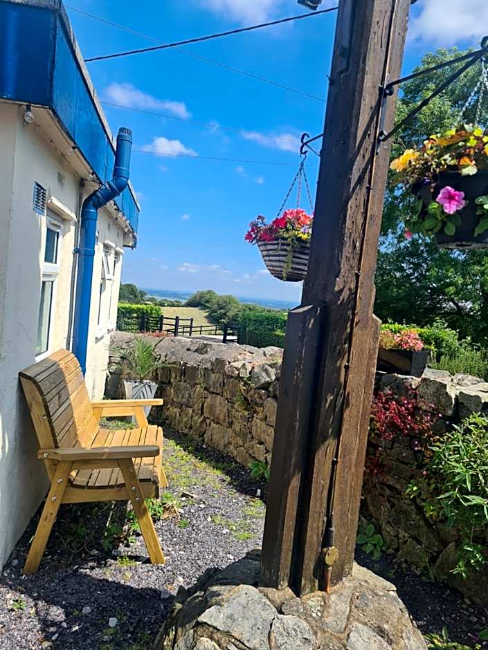 Blue bells Small but quirky & Cozy Shepherd's Hut