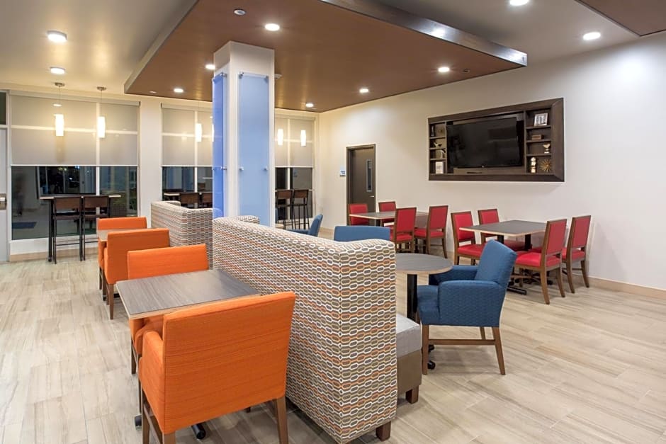 Holiday Inn Express & Suites Lincoln I - 80 By IHG