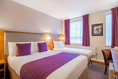 One Double Size Bed One Single Size Bed Nonsmoking