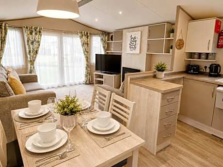 Billing Aquadrome- Bird Lake Pastures Holiday Caravan Sleep 6