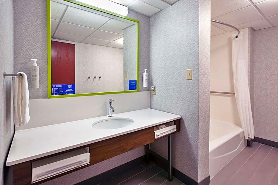 Hampton Inn By Hilton And Suites Cleveland-Airport/Middleburg Heights