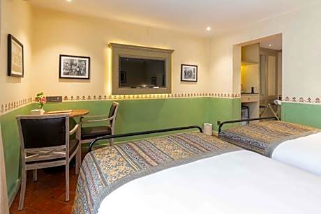 Classic Deluxe Twin Room