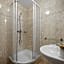 Hotel Reverie - Dependance, Check-in at Metropolitan Star