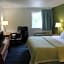 Days Inn & Suites by Wyndham Bridgeport - Clarksburg