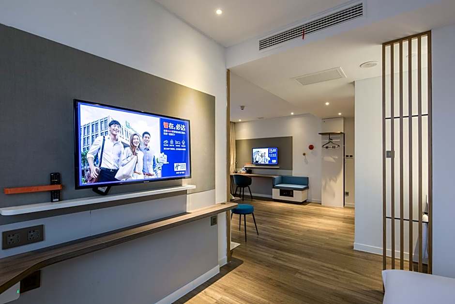 Holiday Inn Express Haining City Center, an IHG Hotel