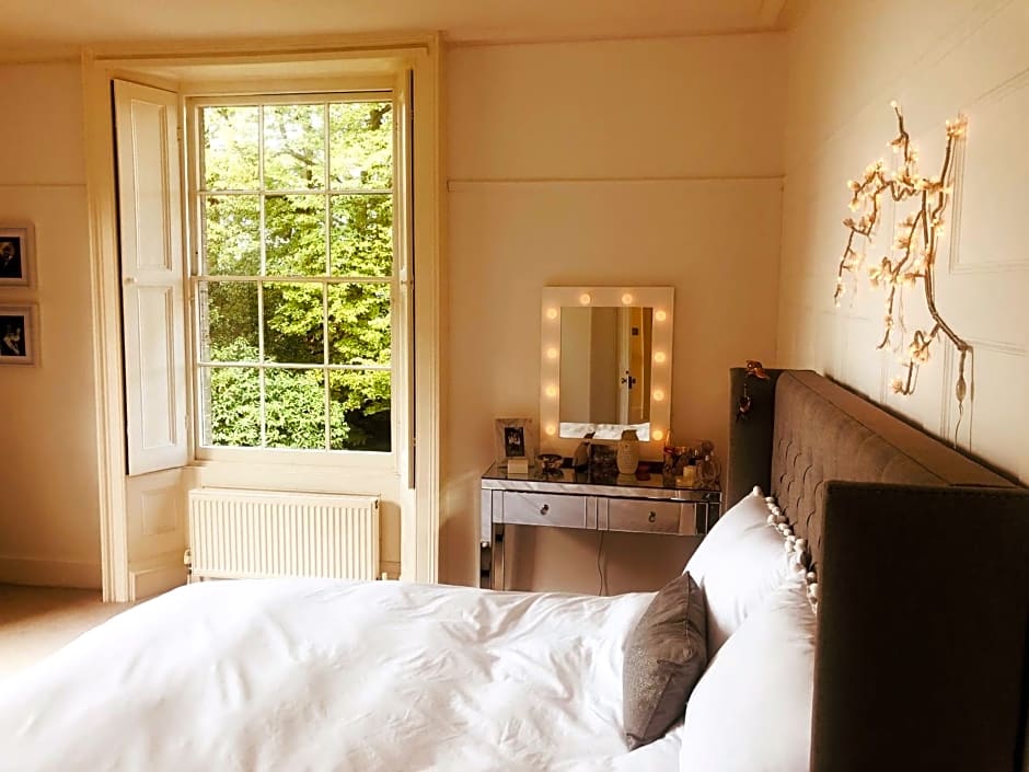 Somerleyton Meadows - The Hideaway Hut & Hot Tub