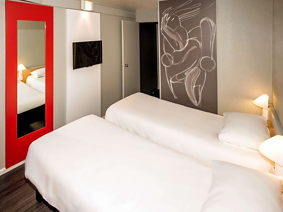 Photo 1 of 6 of Standard 2 Twin Beds