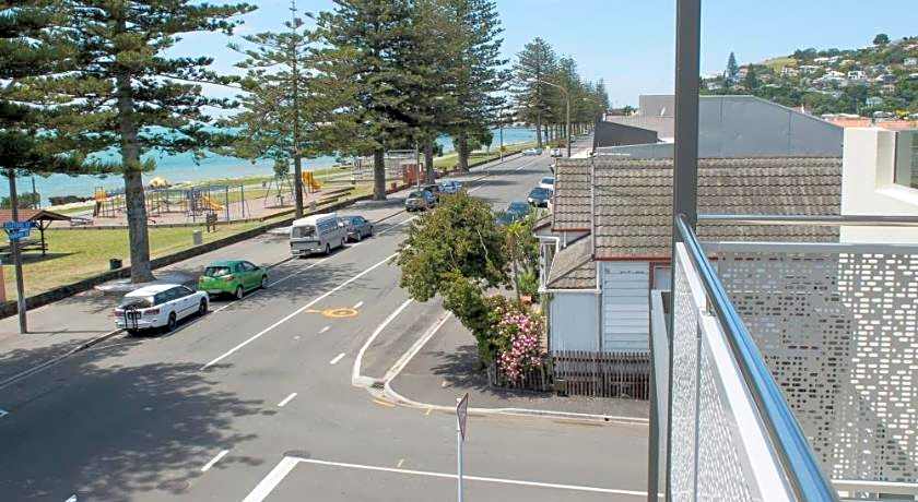 Navigate Seaside Hotel