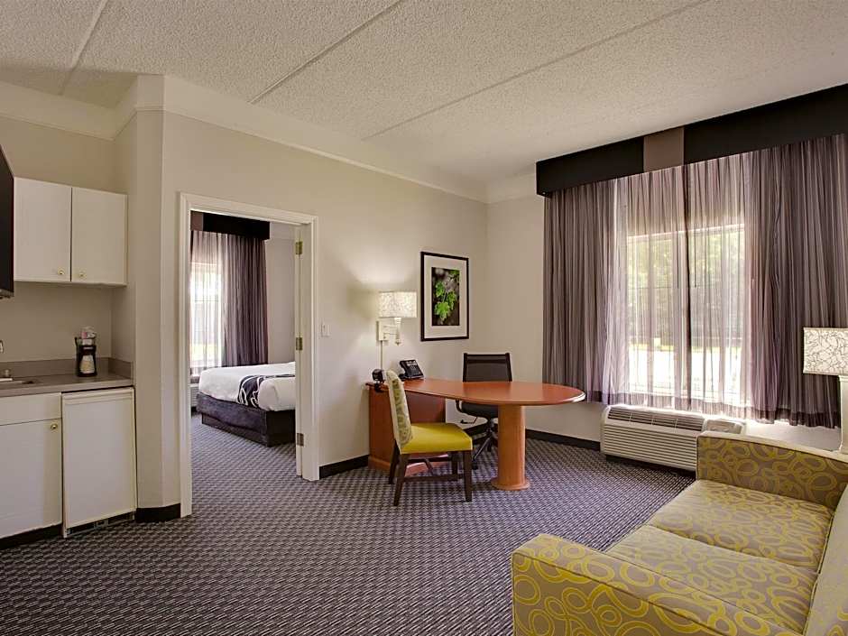 La Quinta Inn & Suites by Wyndham Houston West Park 10