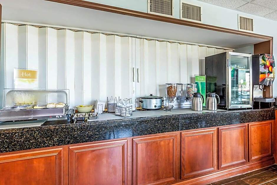 Quality Suites Paducah I-24