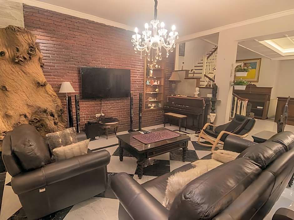 Front One Boutique Baluran Malang