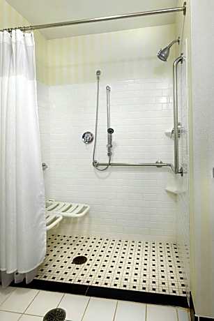 Room, 2 Queen Beds (Mobility/Hearing Accessible, Tub) (2 Queen Beds)