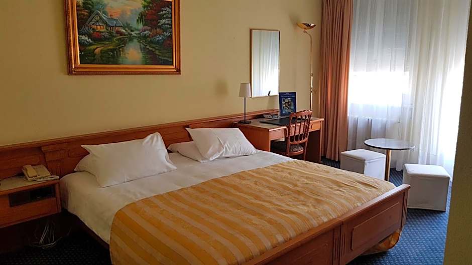 Hotel Century