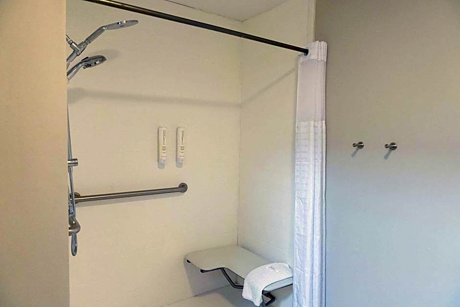 Clarion Pointe - Dillard near Blue Ridge Mountains