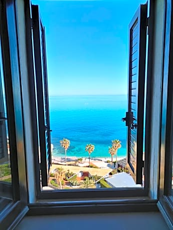 Standard Triple Room with Sea View