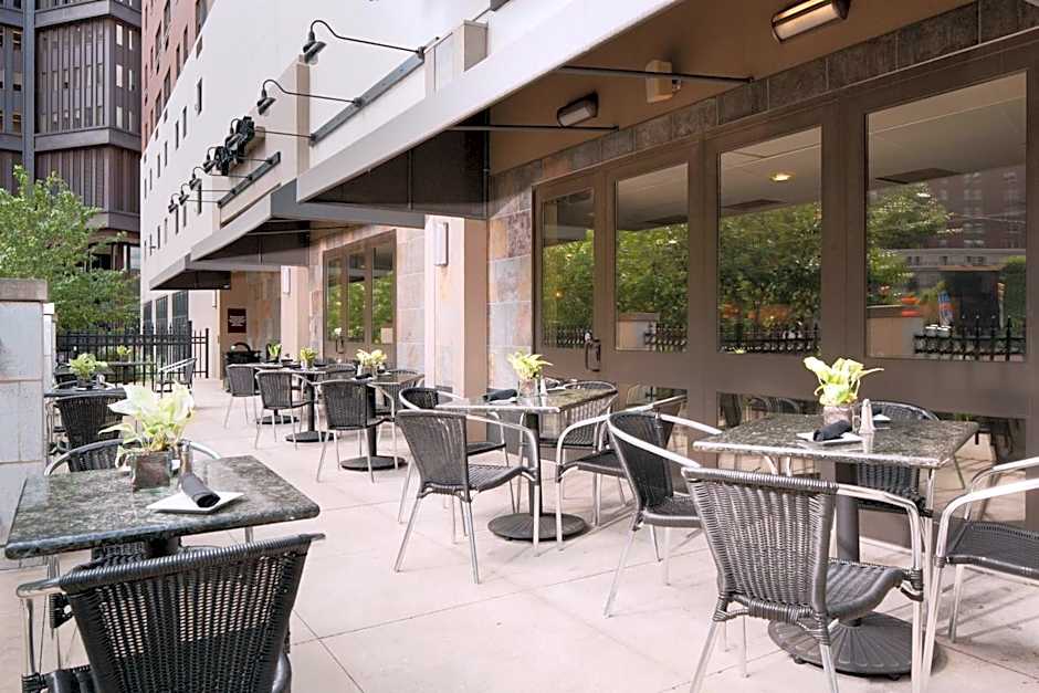 DoubleTree by Hilton Hotel & Suites Pittsburgh Downtown
