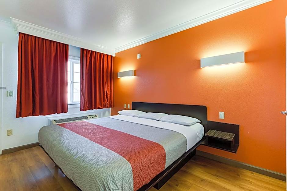 Motel 6-San Jose, CA - Convention Center