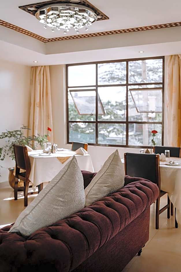Saab Royale Hotel