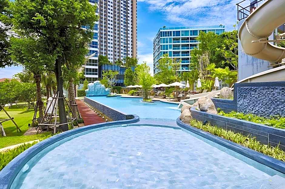Sea View Spacious Condo At Pattaya