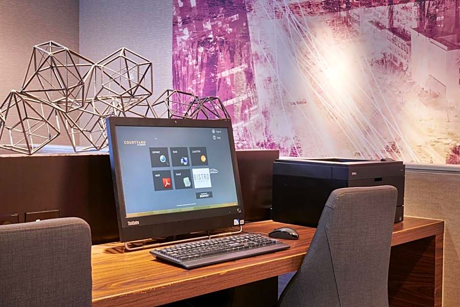Courtyard By Marriott Detroit Warren