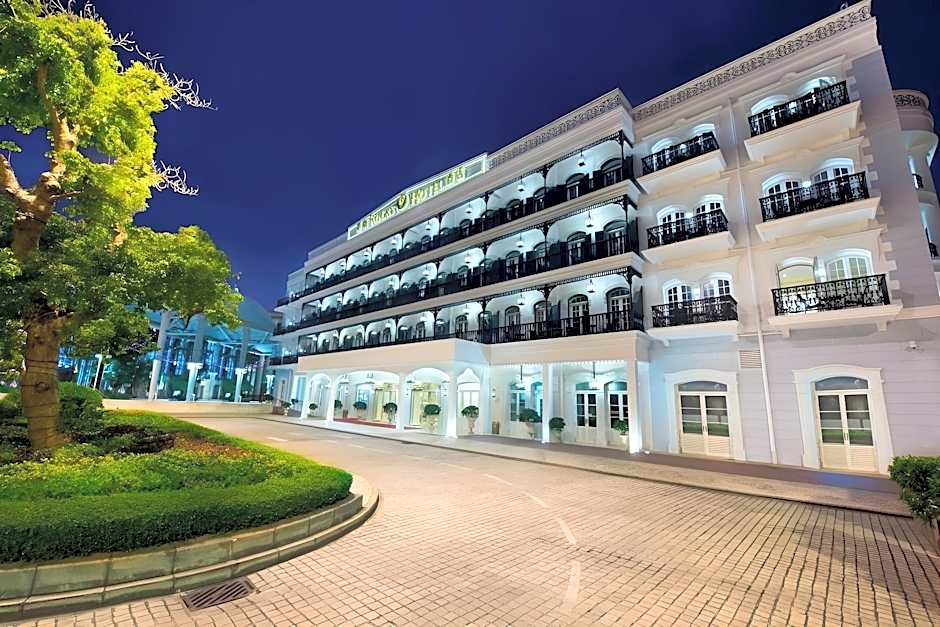 Rocks Hotel