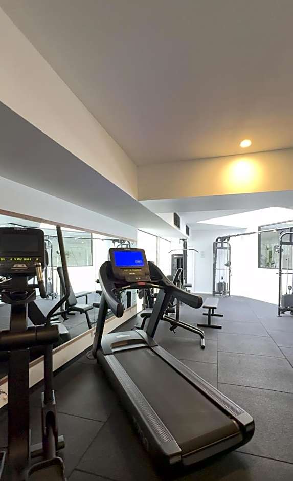 Lakes Hotel