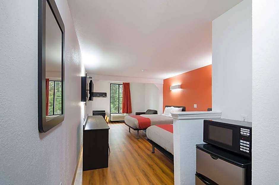 Motel 6 Moss Point, MS