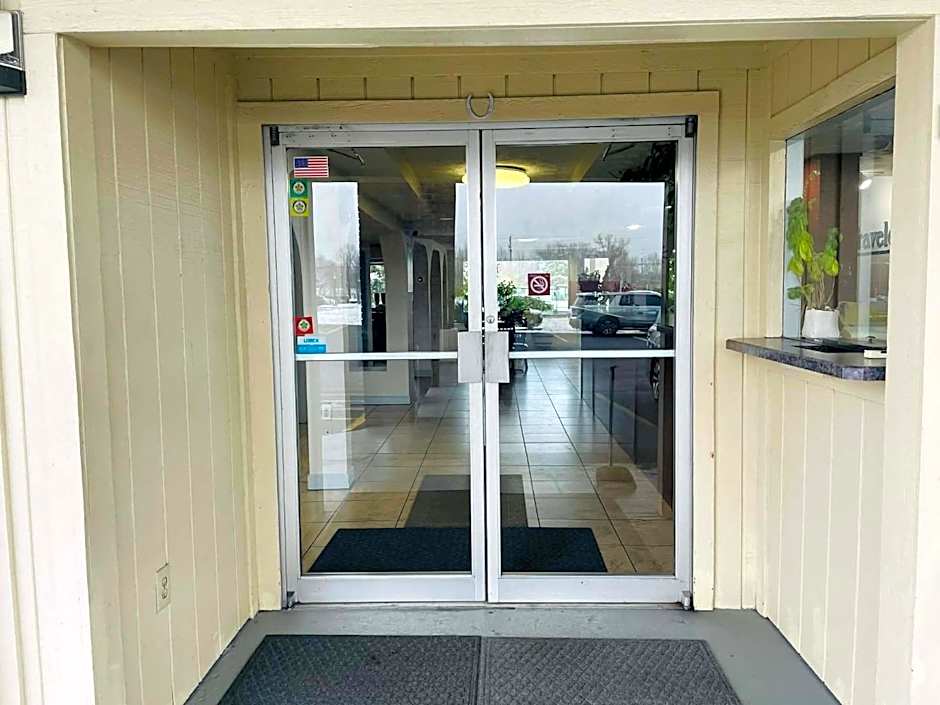 Travelodge by Wyndham Sellersburg / Louisville North