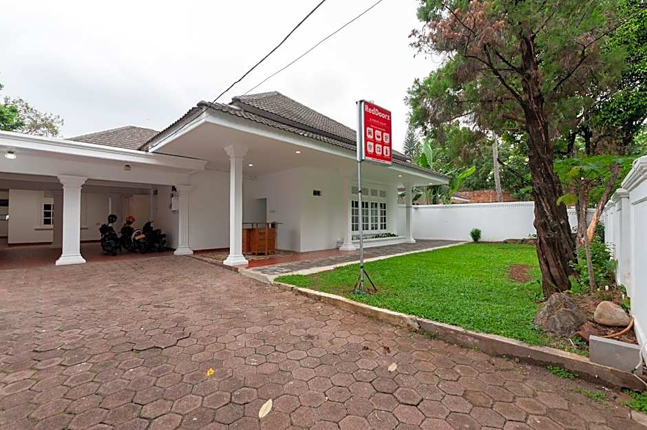 RedDoorz @ Kemang Dalam