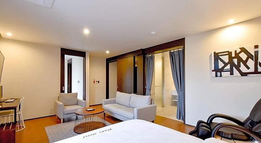 BLANC Business Hotel