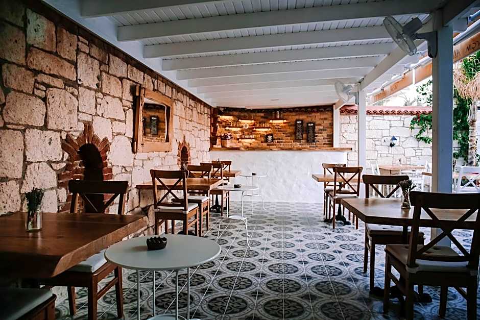 Tarcin Alacati Otel