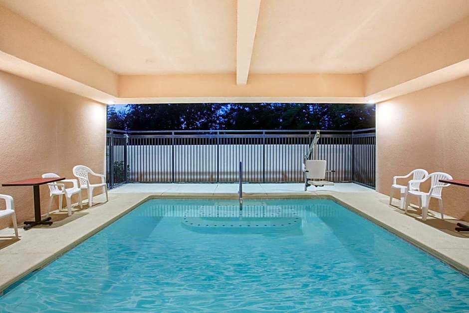 Ramada by Wyndham Fresno Northwest