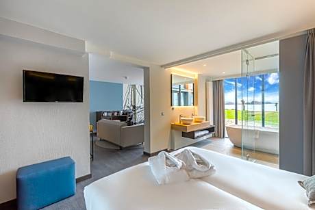 Suite with Lake View