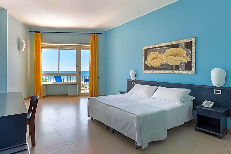 Photo 1 of 5 of Junior Suite with Sea View