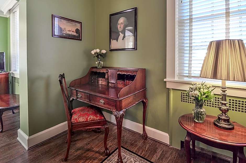 Cedars of Williamsburg Bed & Breakfast