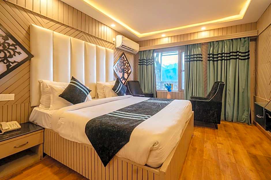 Photo 1 of 13 of Executive 1 King Bed