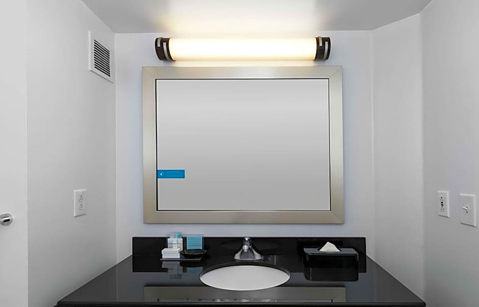 Hampton Inn & Suites Raleigh Cary Lenovo Center