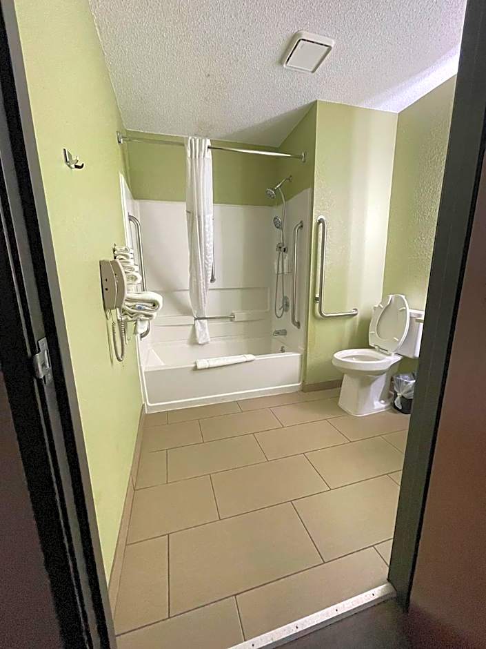 Super 8 by Wyndham Ithaca