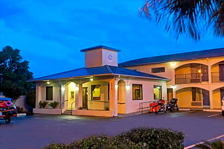 Super 8 by Wyndham Walterboro