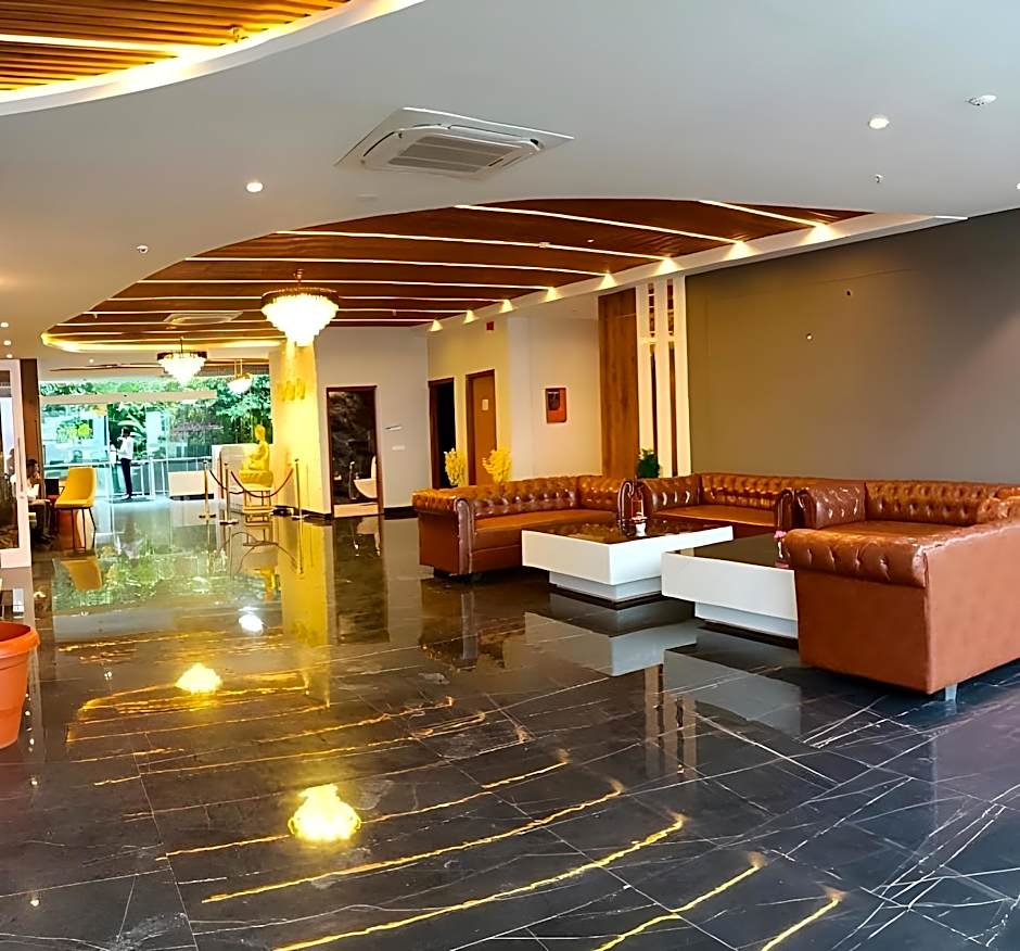 SPT Clarks Inn Suites, Mandi