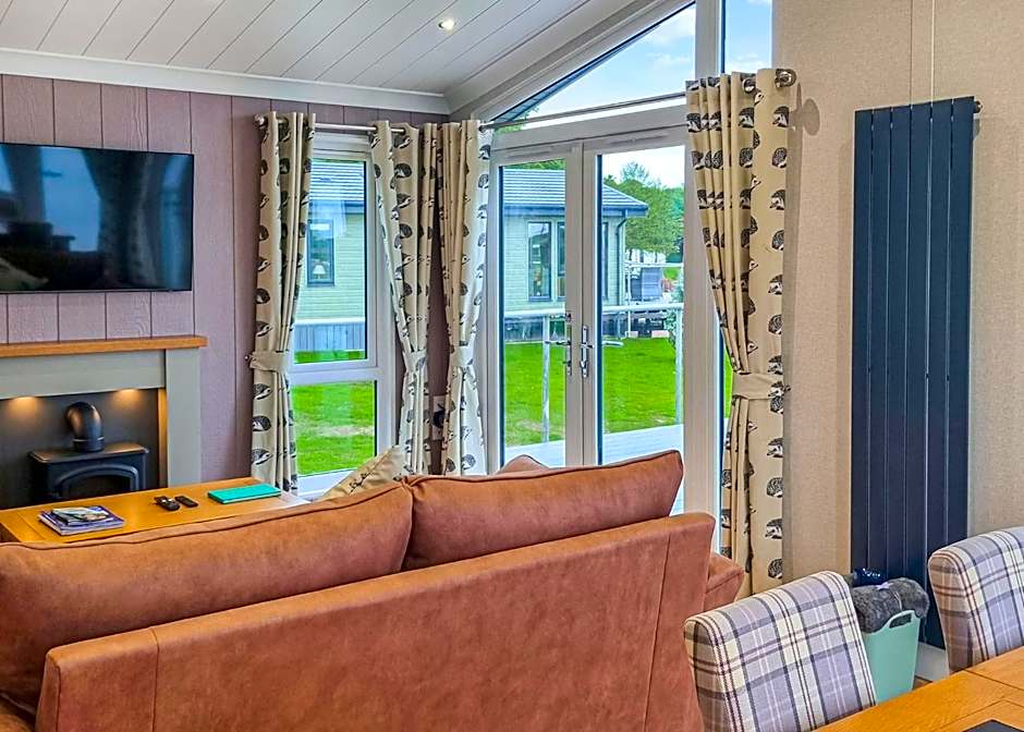 Lakeside Luxury Lodges