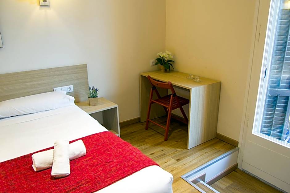 Hostal Barcelona Travel