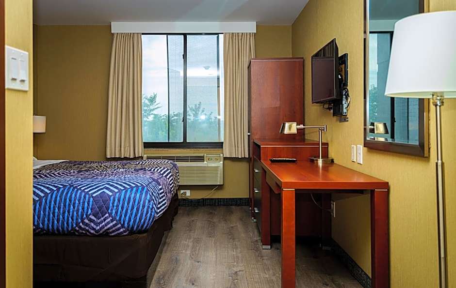 Sky Hotel Flushing/Laguardia Airport