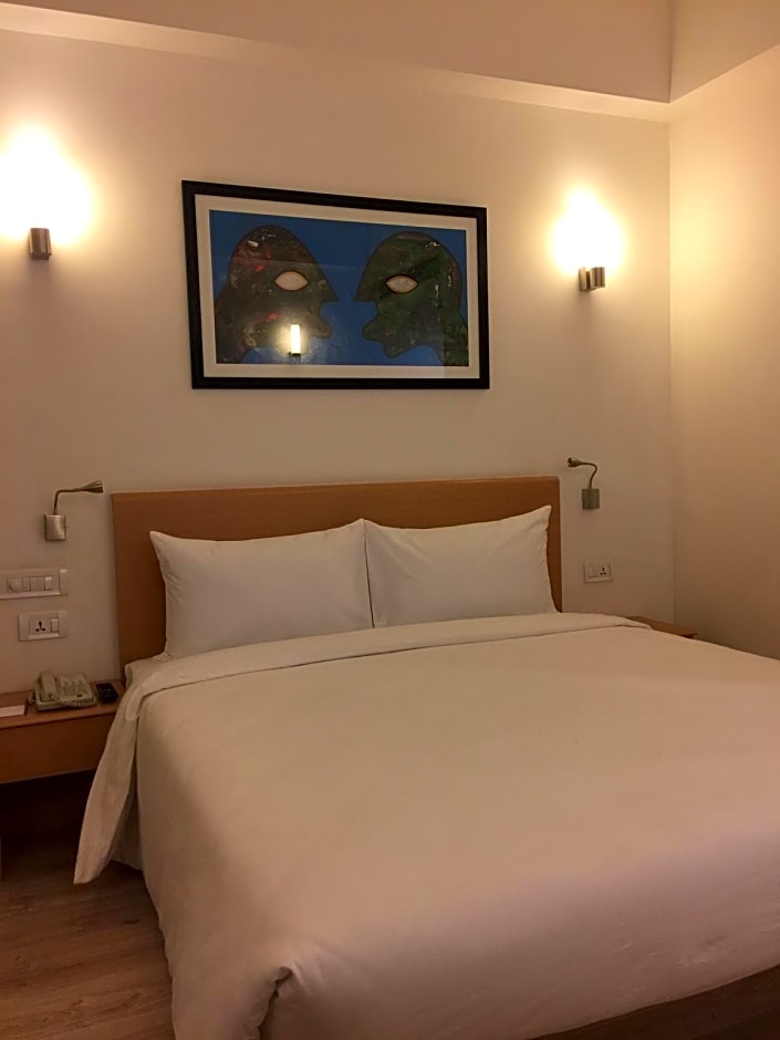 Red Fox by Lemon Tree Hotels, Sector 60, Gurugram